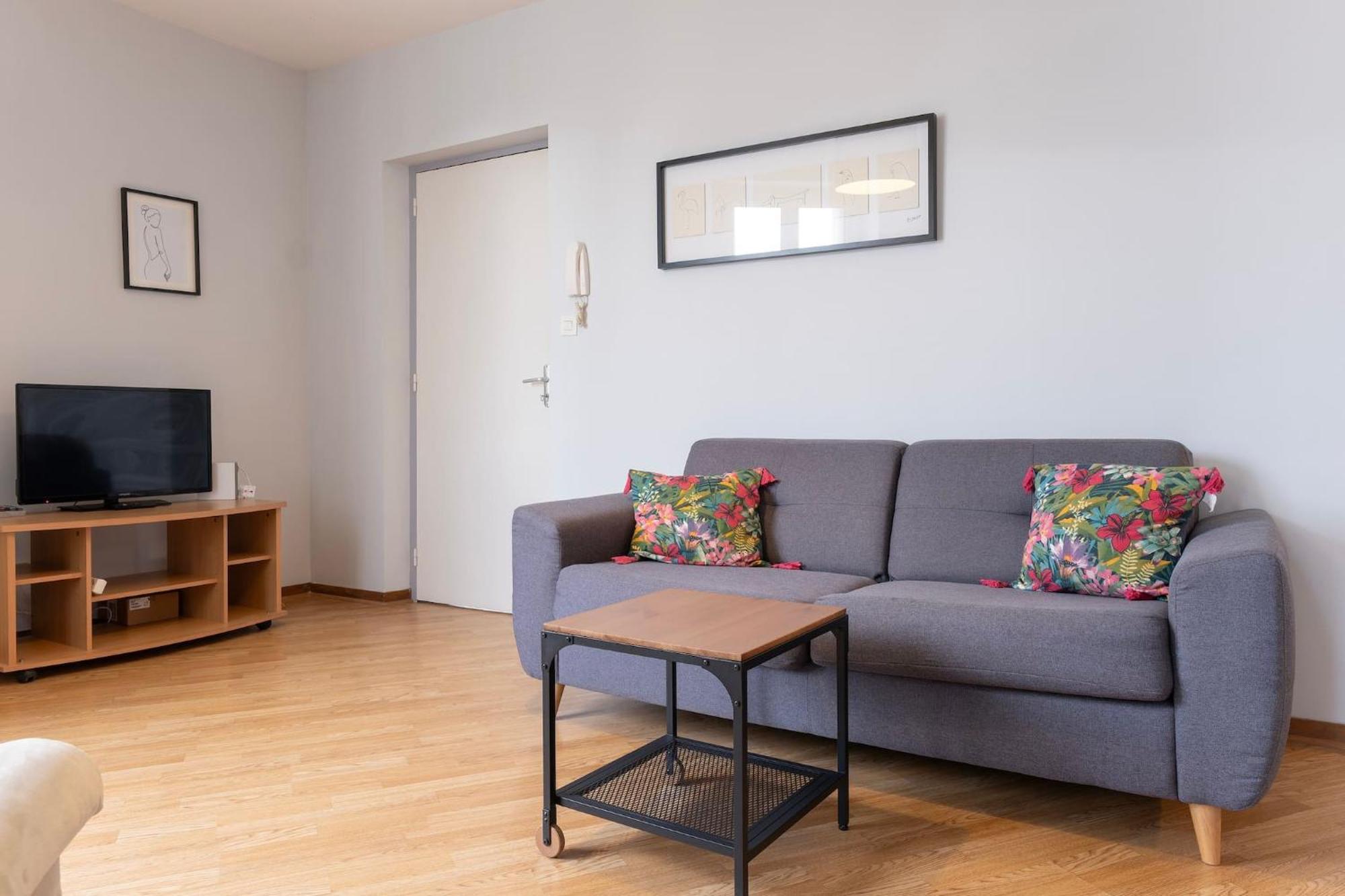 Grand Studio ✰ 35M² ✰ Centre ✰ 4Pers/2Lits ✰ Cuisine ✰ Wifi Candé المظهر الخارجي الصورة