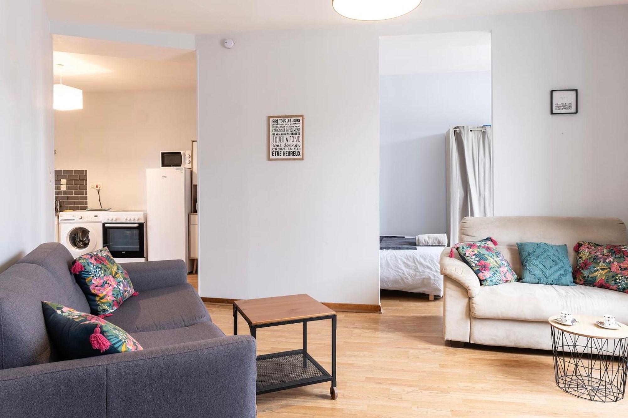 Grand Studio ✰ 35M² ✰ Centre ✰ 4Pers/2Lits ✰ Cuisine ✰ Wifi Candé المظهر الخارجي الصورة